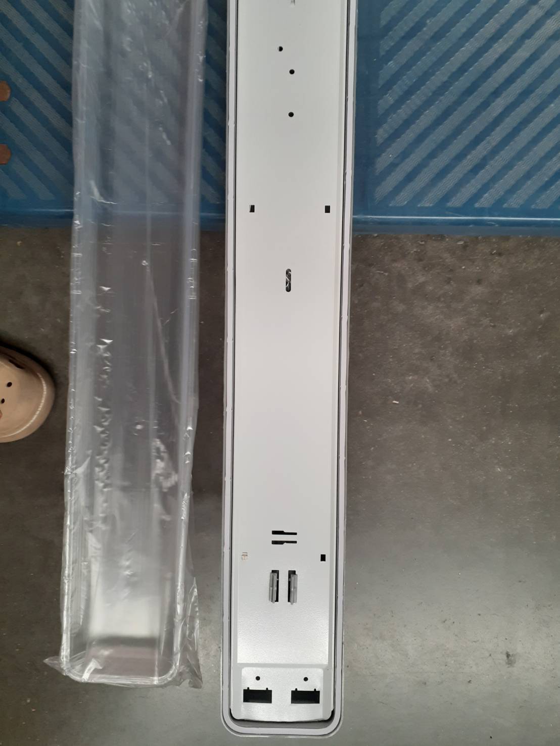 รางT8 กันฝน กันฝุ่นPVC จำนวน 8 โคม