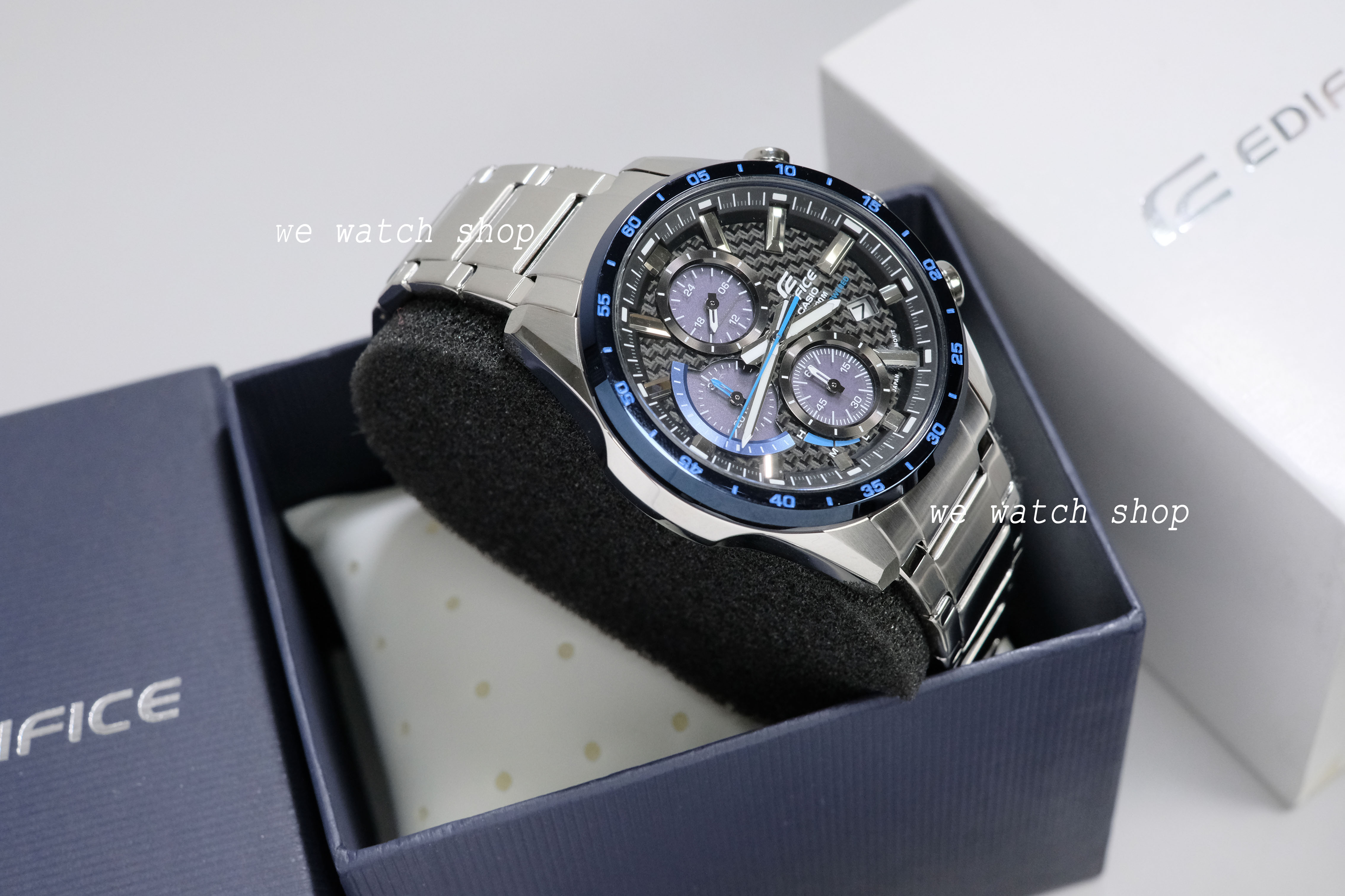 CASIO EDIFICE รุ่น EQS-900DB-2AVUDF สายสแตนเลส สีเงิน ขอบน้ำเงิน สินค้าใหม่ ของแท้ รับประกันศูนย์ CMG