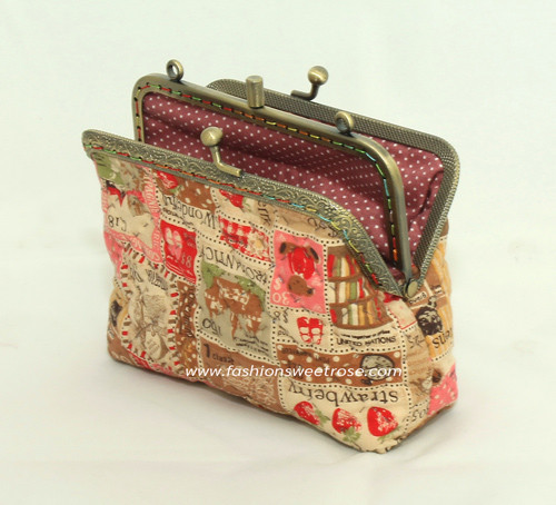 QLT-014 กระเป๋าปิ๊กแป๊กแบบ 2 ช่อง ใส่เหรียญและธนบัตร ผ้าลายแสตมป์แนววินเทจ