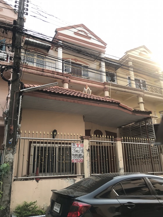 ขายทาวน์โฮม3ชั้น ม.กรุงทอง5 ถ.นวมินทร์111แยก 25ตร.ว. เขตบึงกุ่ม ใกล้แม็กแวลู่ 05252