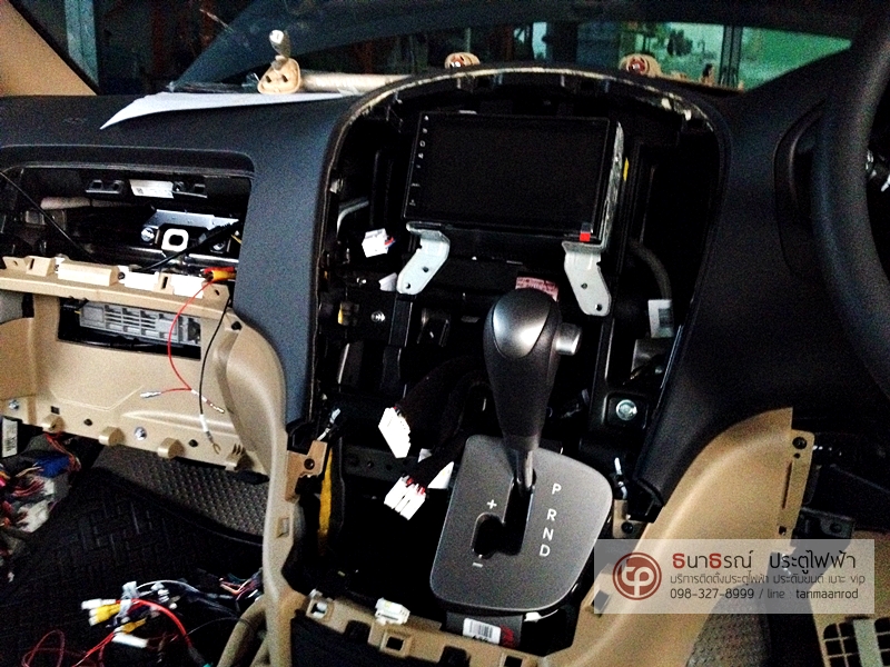 HYUNDAI H-1 TOURING [ประตูไฟฟ้า 2 ข้าง + กระไดไฟฟ้า 2 ข้าง + เครื่องเสียง + หุ้มเบาะหนังสเปคโรงงาน] {ก5223}