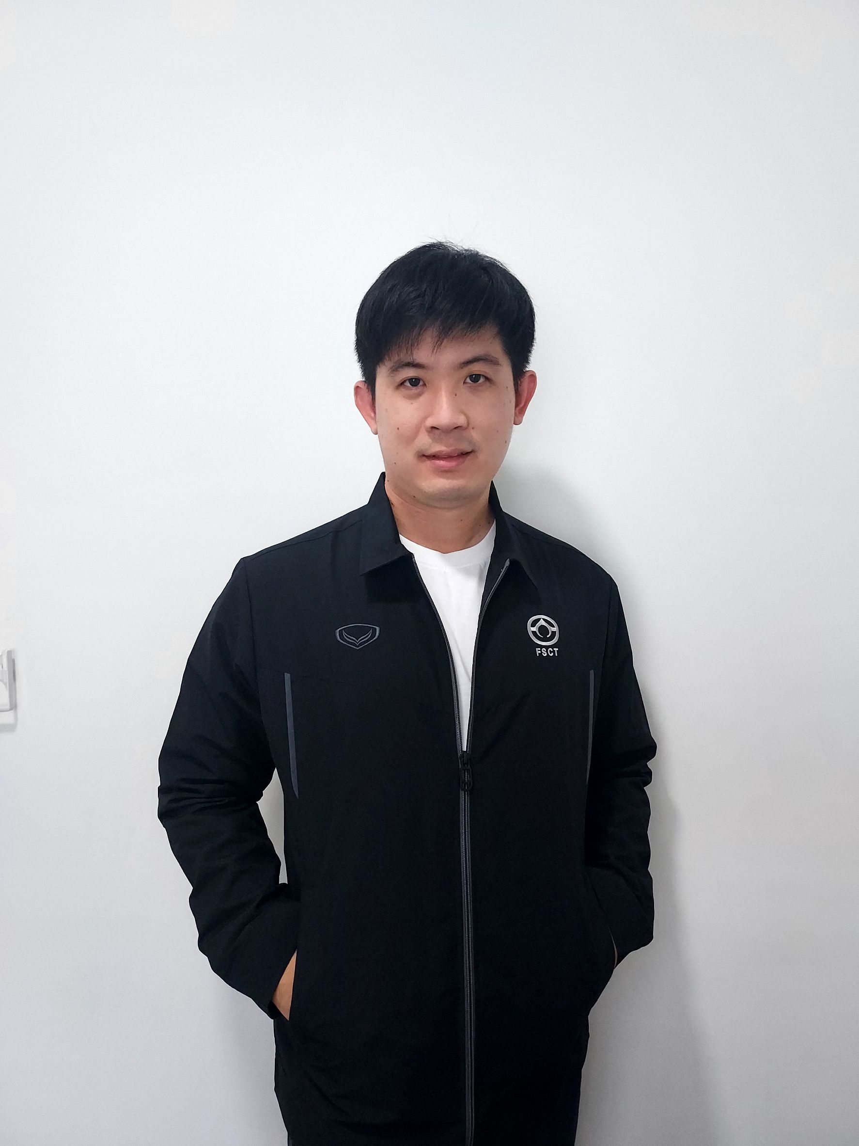 เสื้อแจ็คเก็ตแกรนด์สปอร์ตสีดำ