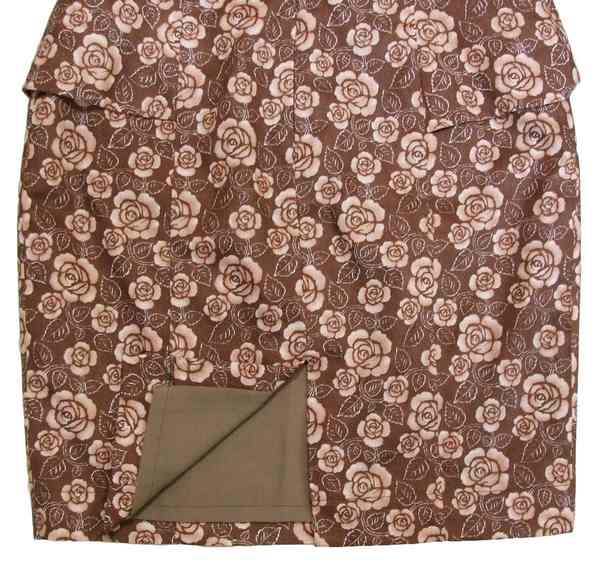 SK-064 กระโปรงทรงสอบ ผ้าคอตต้อนพิมพ์ลายกุหลาบน้ำตาล แต่งขอบเอวด้านหน้า