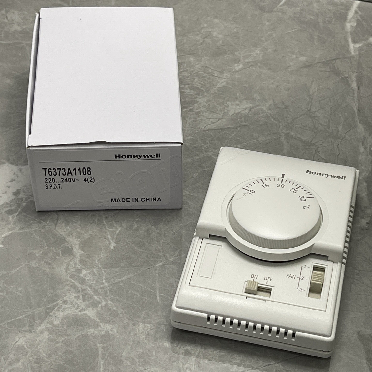 รูมเทอร์โมสตรัท ใช้สำหรับควบคุณอุณหภูมิแอร์ ROOM THERMOSTAT (Honeywell) T6373A1108
