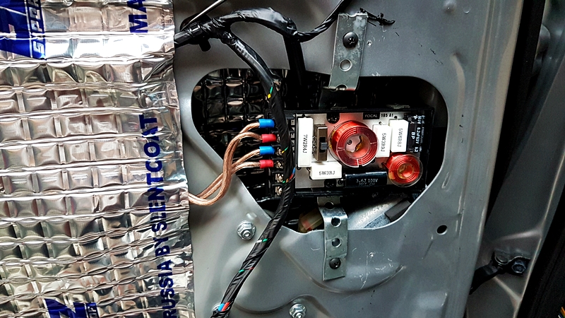 HYUNDAI H-1 TOURING 2016 [ ประตูไฟฟ้า 1 ข้าง + เครื่องเสียง + ชุดแต่งรอบคัน + แดมป์ ] {ณ3940}