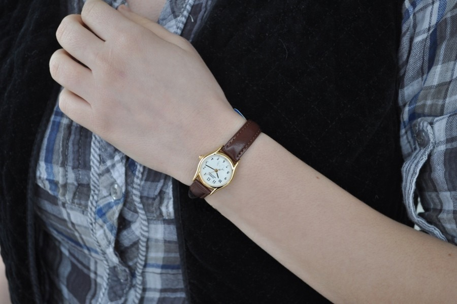 CASIO Standard รุ่น LTP-1094Q-7B9RDF สีน้ำตาล สินค้าของเเท้