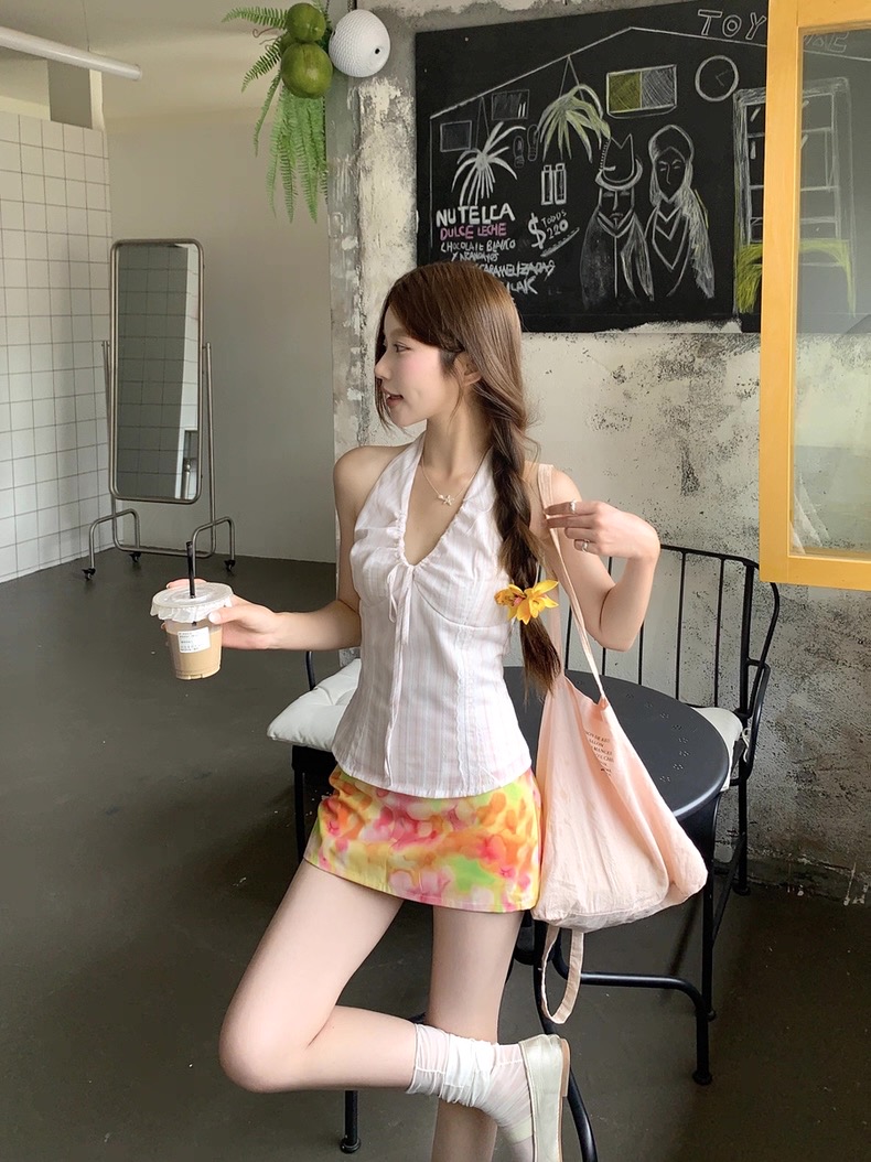 Chunya halter top เสื้อคล้องสม็อคลายทาง