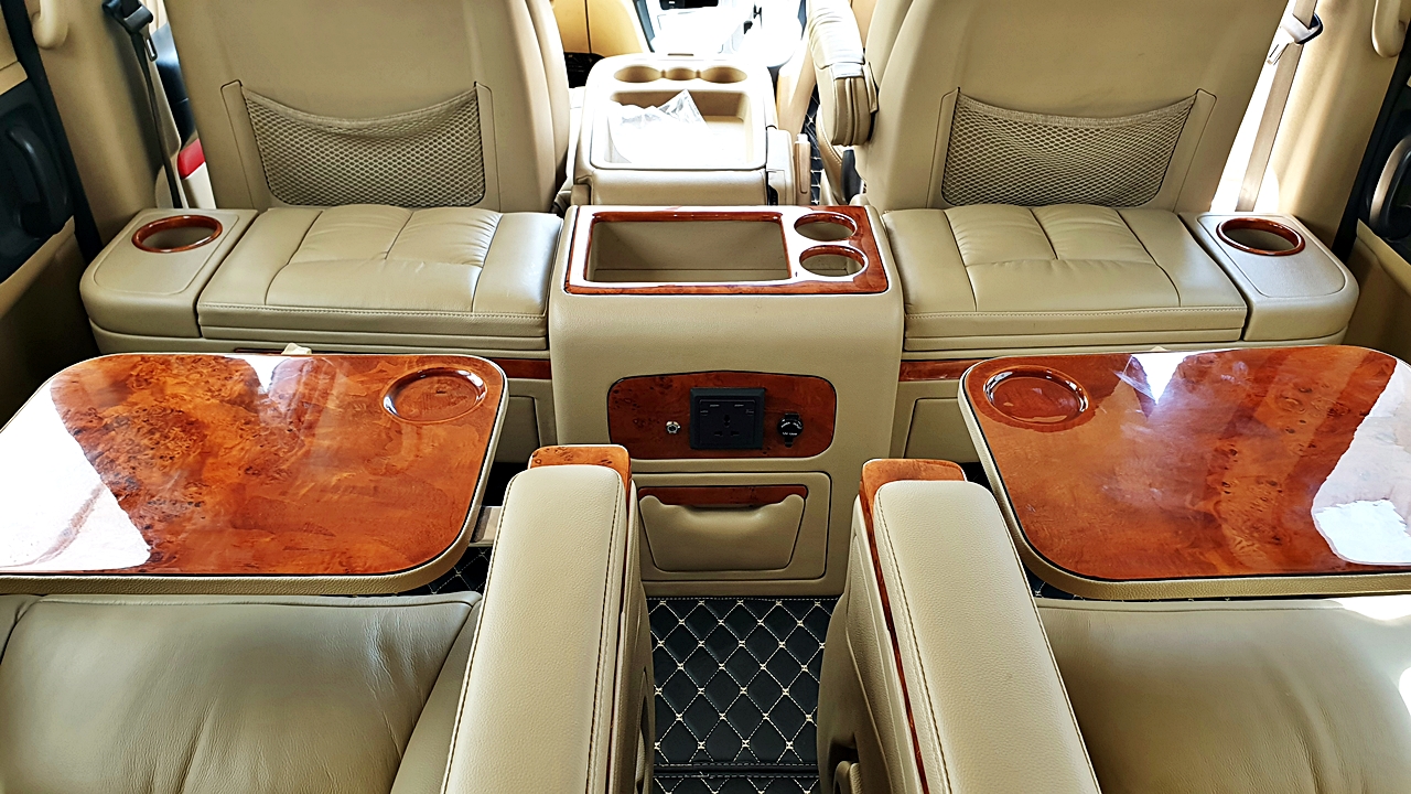 HYUNDAI H-1 DELUXE ท่านแม่ทัพภาค พิษณุโลก [เบาะVIP,เบาะท้ายหนัง,เคาเตอร์เตี้ย,พรม]-ฮล8651