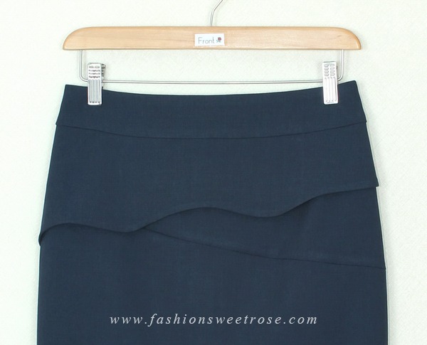 SK-376 กระโปรงทรงสอบ ผ้า Rose Skin สีน้ำเงิน ด้านหน้ากระโปรงออกแบบตัดต่อมีชิ้นแต่งด้านหน้า