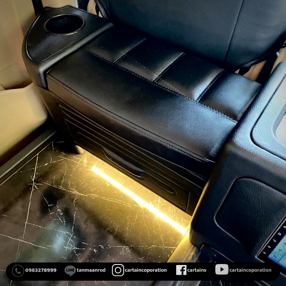 คอลโซลเตี้ย Hyundai h1 พร้อมจอเครื่องเล่นลำโพงซ้ายขวา ไฟส่องเท้า USB ลิ้นชัก 5 ช่อง ที่วางแก้ว 4 จุด