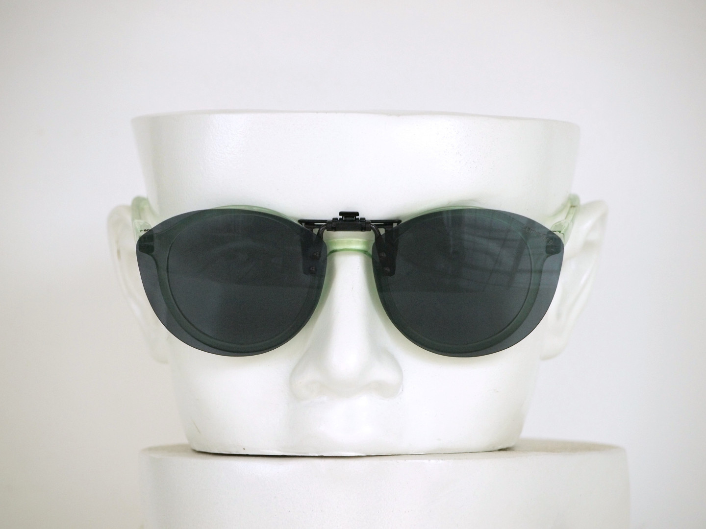 คลิปออนกันแดด Clipsster รุ่น Roundster Signature Edition เลนส์สีดำ