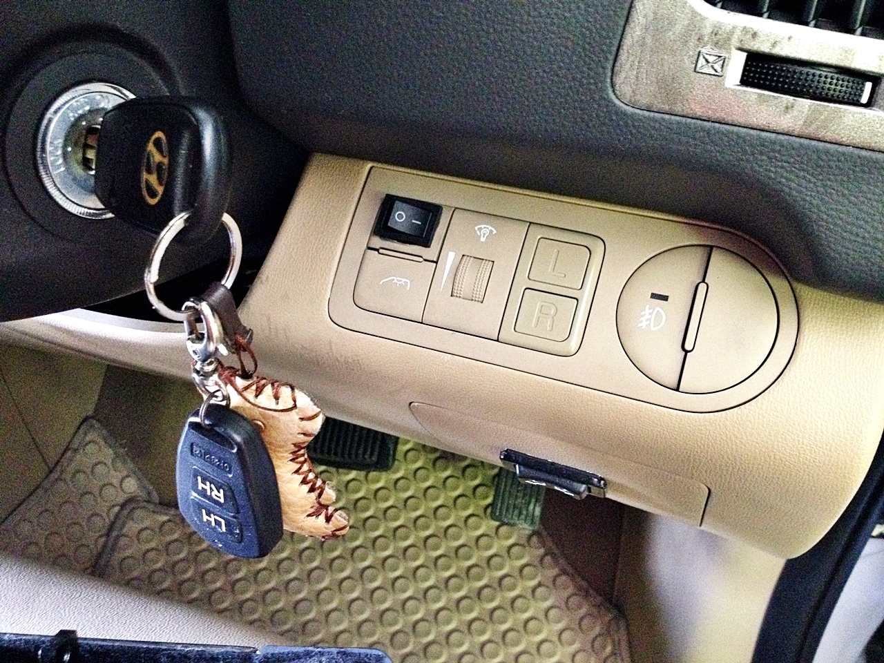 HYUNDAI H-1 STAREX [ ประตูไฟฟ้า 2 ข้าง ( ซ้าย ขวา ) + เบาะvipไฟฟ้า ทรง starex + เปลี่ยนทีวี 22" คอนโซลสูง ] { 4กฮ5348 }