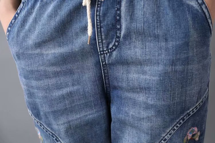 JPNT-004 กางเกงยีนส์ขายาว 5 ส่วน ปักลายดอกไม้ เอวยางยืด เนื้อผ้านิ่มไม่หนา