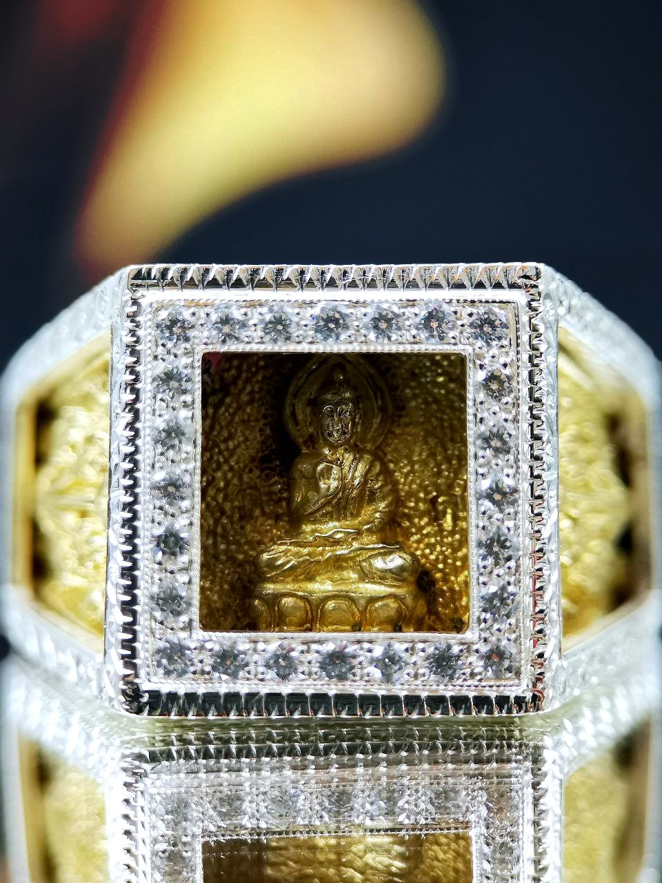 แหวนพระเลี่ยมกรอบเงิน
