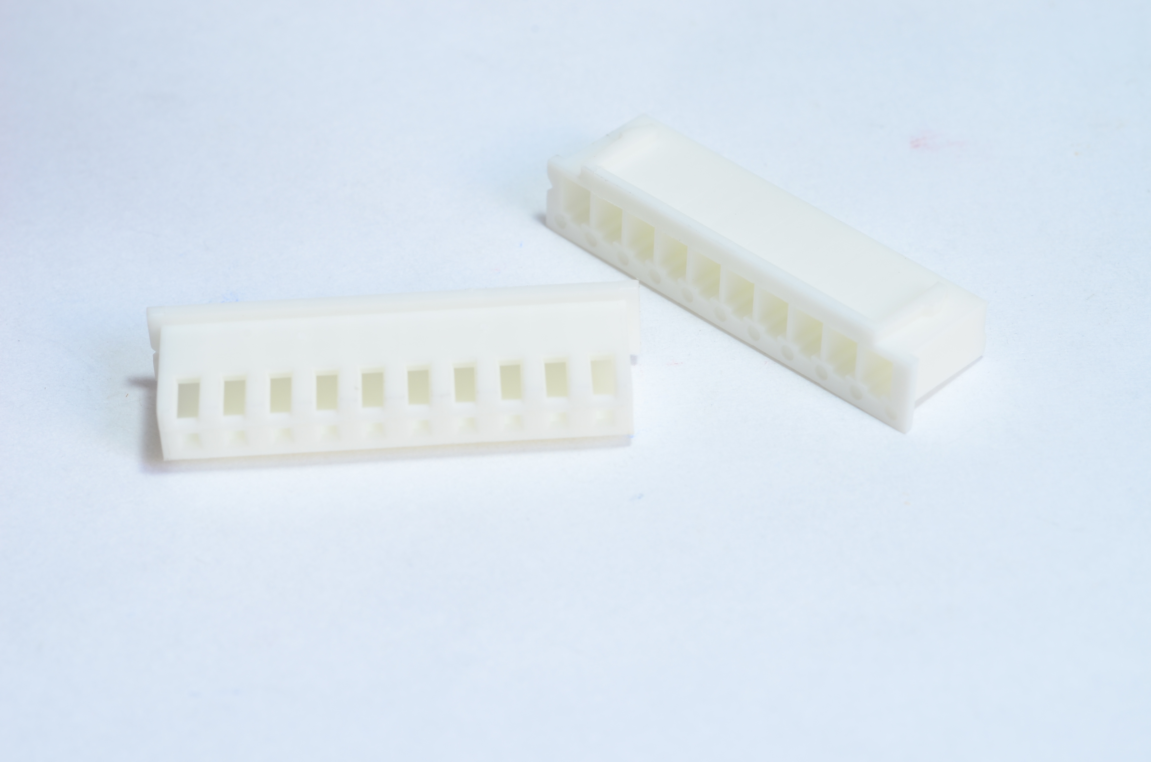 250010ST : 10 Pins,0.1" male polarized Connector