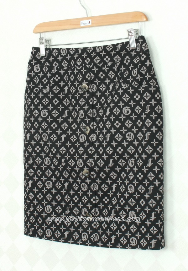 SK-312 กระโปรงแฟชั่น&ทำงาน ทรงสอบ ผ้าญี่ปุ่นพิมพ์ลายกราฟฟิคพื้นดำ ตกแต่งด้วยกระดุม 4 เม็ด