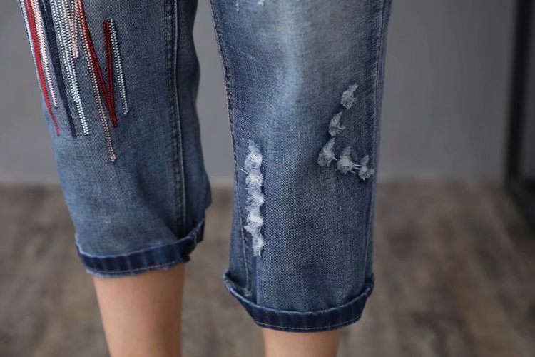 JPNT-006 กางเกงยีนส์ขายาว 5 ส่วน ปักลาย Graphic ดูเท่ห์ เอวยางยืด เนื้อผ้านิ่มไม่หนา