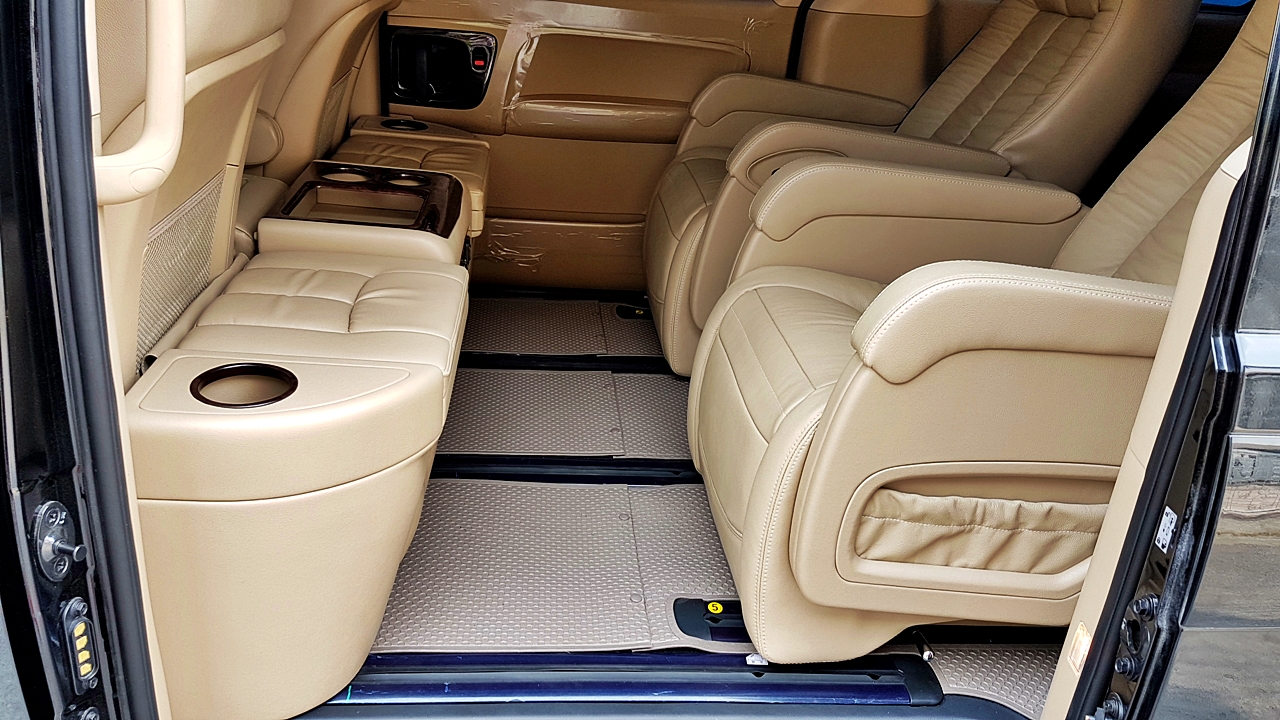 HYUNDAI H-1 ELITE 2017 [ จอหน้า pioneer 8850 + เครื่องเสียงชุดใหญ่ + ประตูไฟฟ้า 1 ข้าง + เบาะ vip + ท้าย 60:40 + คอนโซลเตี้ย ] {ฮล2626 , ก5212 }