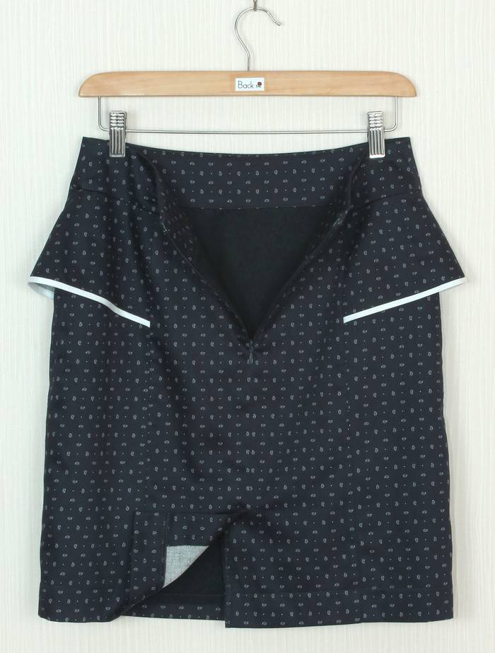 SK-244 กระโปรงแฟชั่น&ทำงาน ทรงสอบแต่งระบาย ผ้าคอตตอนญี่ปุ่นพื้นน้ำเงินเข้มพิมพ์ลายลูกน้ำเล็กๆ