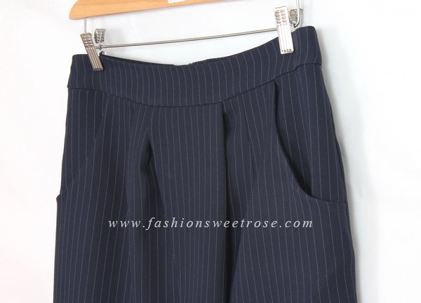 SK-417 กระโปรงทรงเอ ผ้าโพลีเอสเตอร์สีน้ำเงิน เป็นกระโปรงป้ายมีกระเป๋าล้วง 2 ข้าง