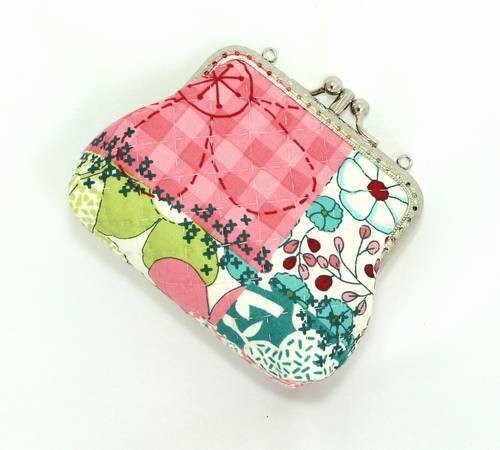 QLT-007 กระเป๋าปิ๊กแป๊กแบบ 2 ช่อง ใส่เหรียญและธนบัตร ผ้าลายดอกไม้กราฟฟิก