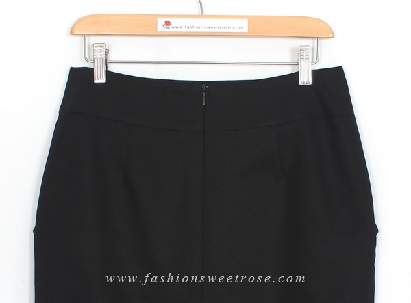 SK-466 กระโปรงทรงสอบ ผ้า OTTO-MAN สีดำ แต่งด้วยกระดุมหรู