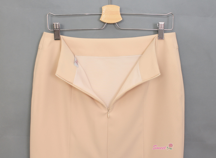 SK-502 กระโปรงทรงสอบ ผ้าเมแกนสีเบจ