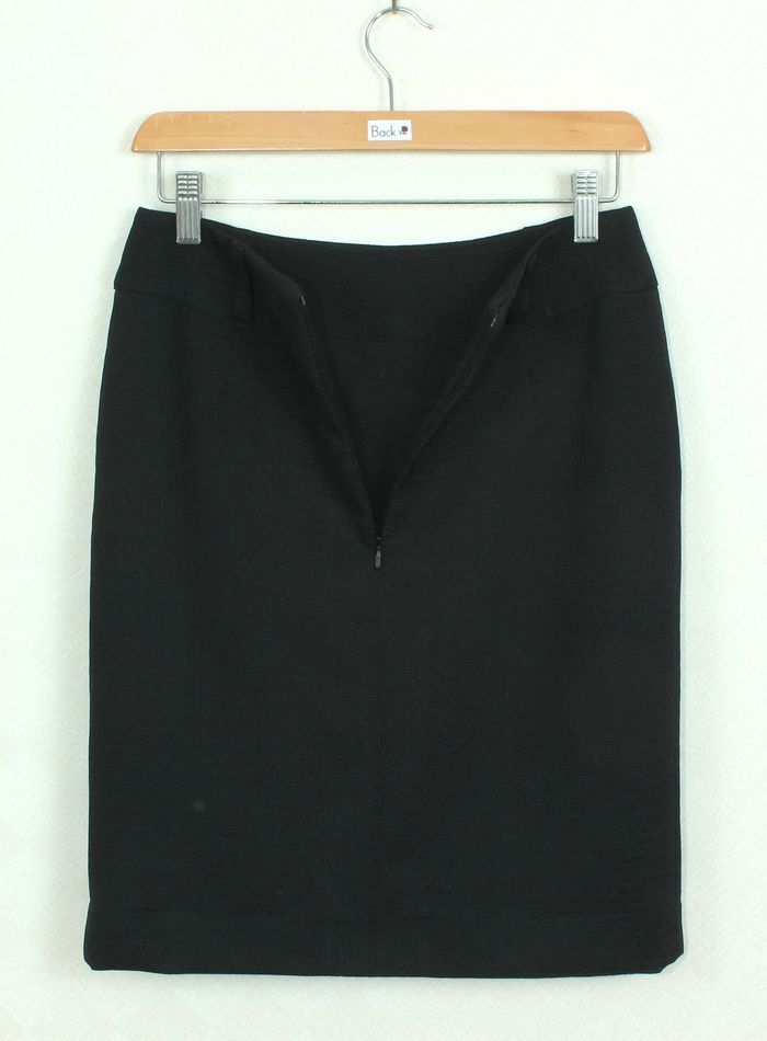 SK-267 กระโปรงแฟชั่น&ทำงาน ทรงสอบแบบผ่าหน้า ผ้า FENDI สีดำ ด้านหน้ากระโปรงจับจีบทวิส