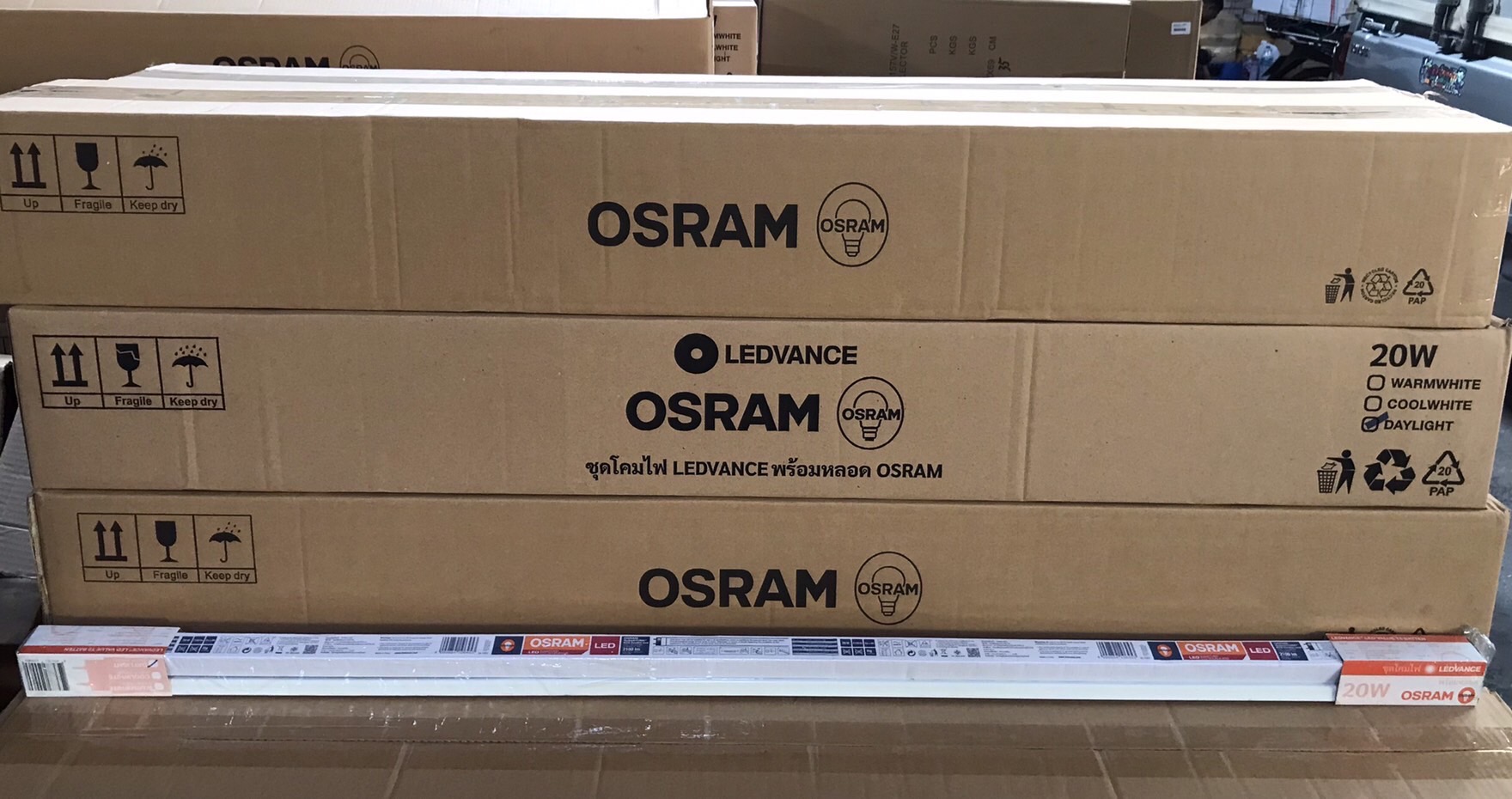 ชุดโคมไฟ LEDVANCE พร้อมหลอด OSRAM 20W วอร์มไวท์