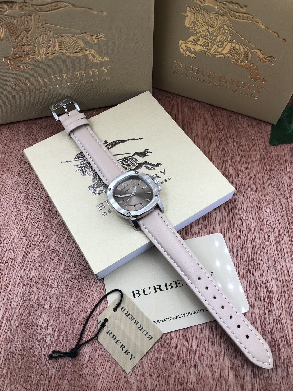 Burberry Watch The Britain (Women) BBY1806
