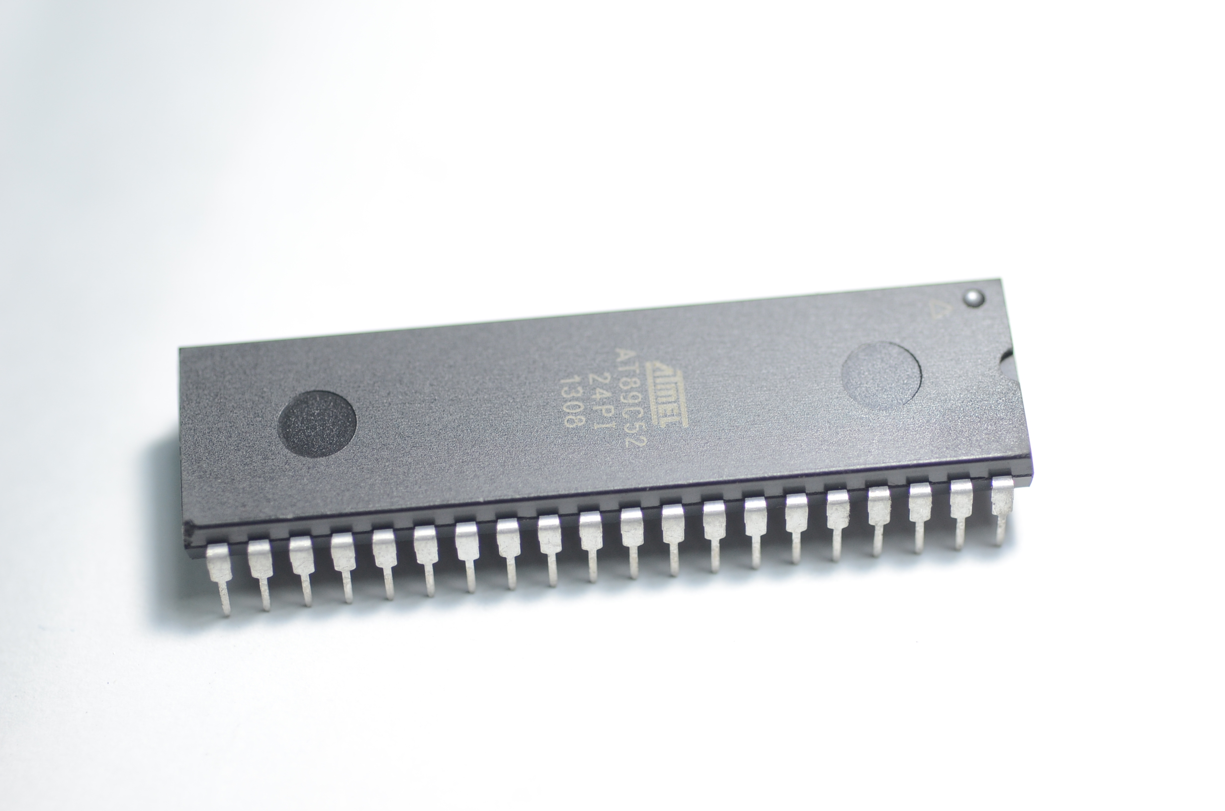 AT89S52-24PU: 40-Pin 24MHz 8kb 8-bit Microcontroller