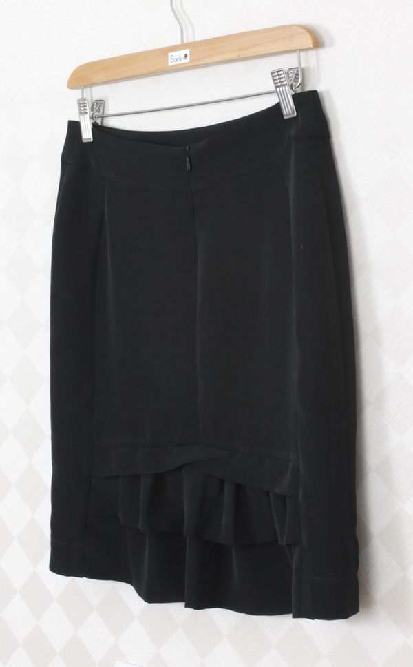 SK-273 กระโปรงแฟชั่น&ทำงาน ทรงสอบ ผ้าวาเลนติโน่สีดำ ด้านหลังจับจีบระบายซ้อนกัน