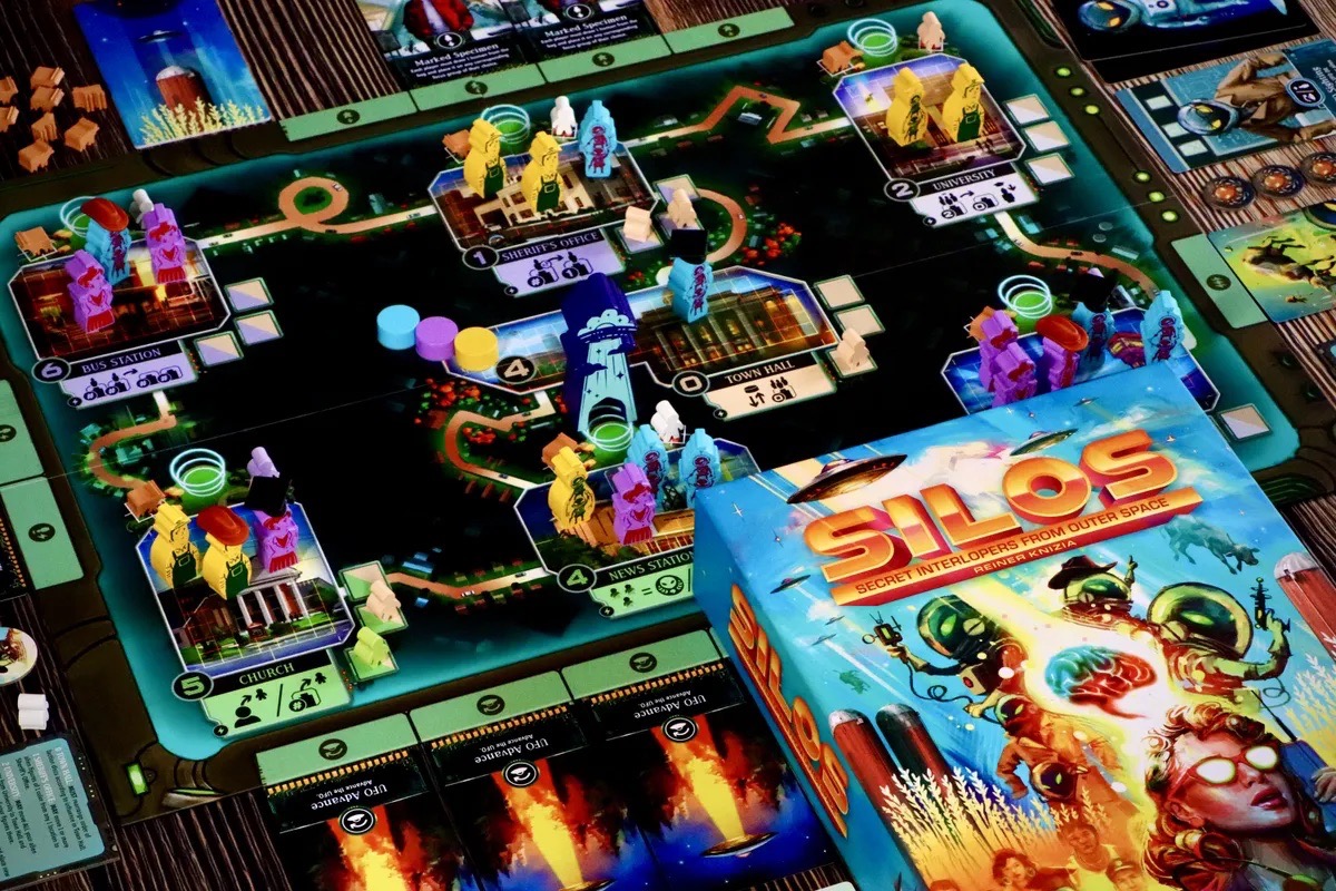 SILOS: Secret InterLopers from Outer Space! และส่วนเสริม Crop Circles Module บอร์ดเกม ของแท้