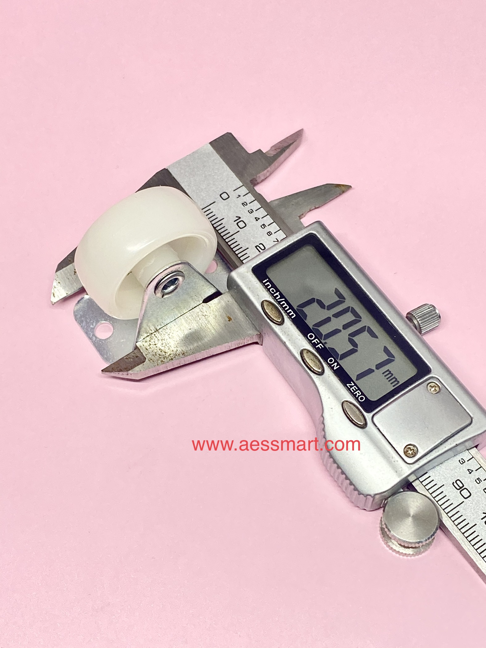 S682 : ล้อลาก รอบไม่ฟรี สำหรับเป็นล้อหลัง รถ Smart Car