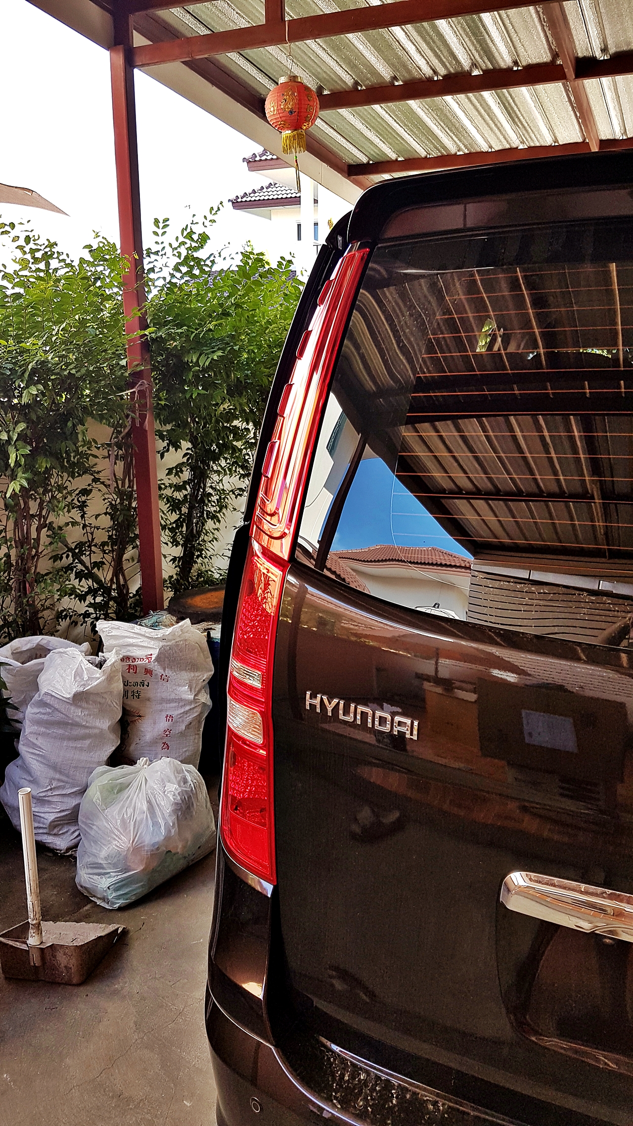 HYUNDAI H-1 DELUXE รถคุณดุล คันที่ 2 [ เบาะ + คอนโซล + ช่วงล่าง + แดมป์ + กุหลังคา + พรม + ล้อ + ประตูท้ายไฟฟ้า ] - นข 1515