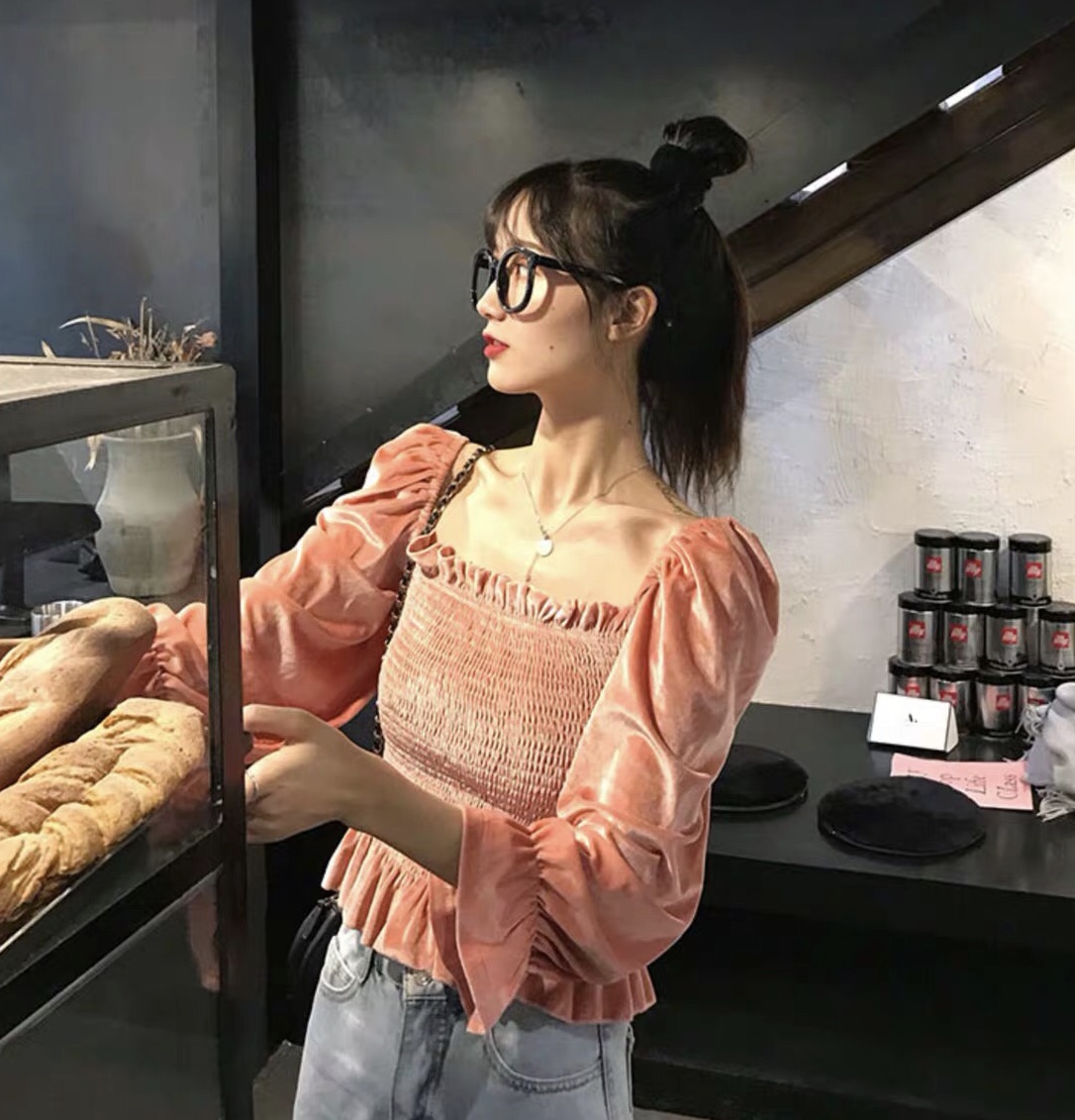 Velvet blouse เสื้อเบาส์กำมะหยี่