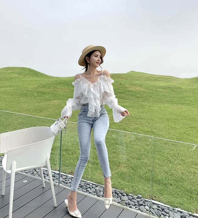 เสื้อลินินเปิดไหล่ แขนยาว Linen blouse