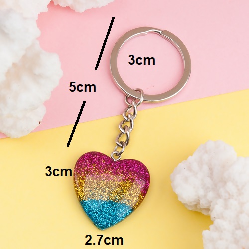 พวงกุญแจ เรซิ่นรูปหัวใจด้านในเป็น glitter ระยิบระยับ ความยาวรวม 8x3 ซม. จำนวน 1 ชิ้น