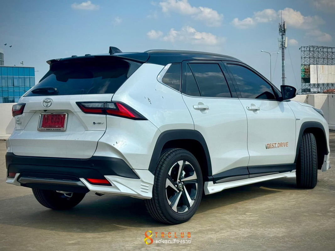 ชุดแต่งสเกิร์ตรอบคัน BK SPORT : YARIS CROSS 2023