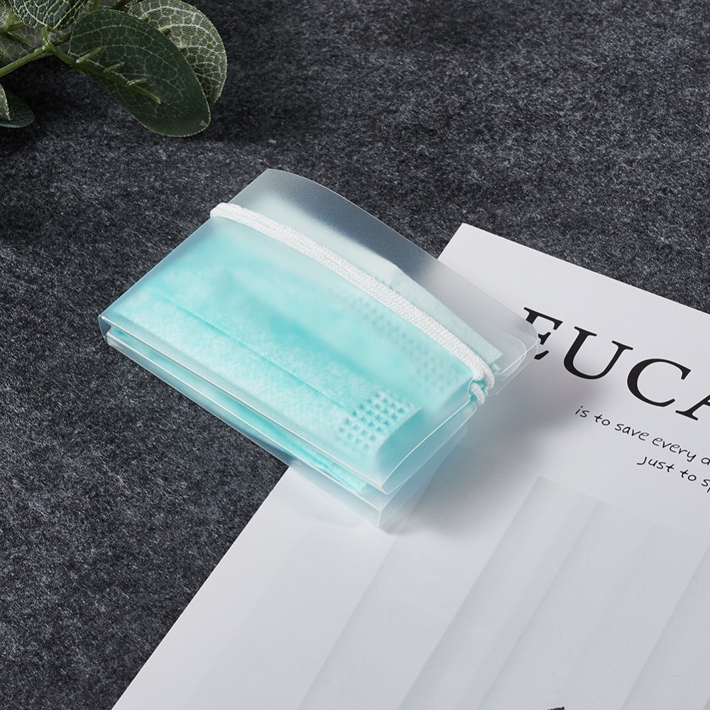 ซองพลาสติกสำหรับจัดเก็บหน้ากากอนามัย แบบพับเก็บ สีขาวใส ขนาด 18.5x6 ซม. 1 ชิ้น ใช้แล้วนำมาทำความสะอาดก่อนนำไปใช้คครั้งต่อไป