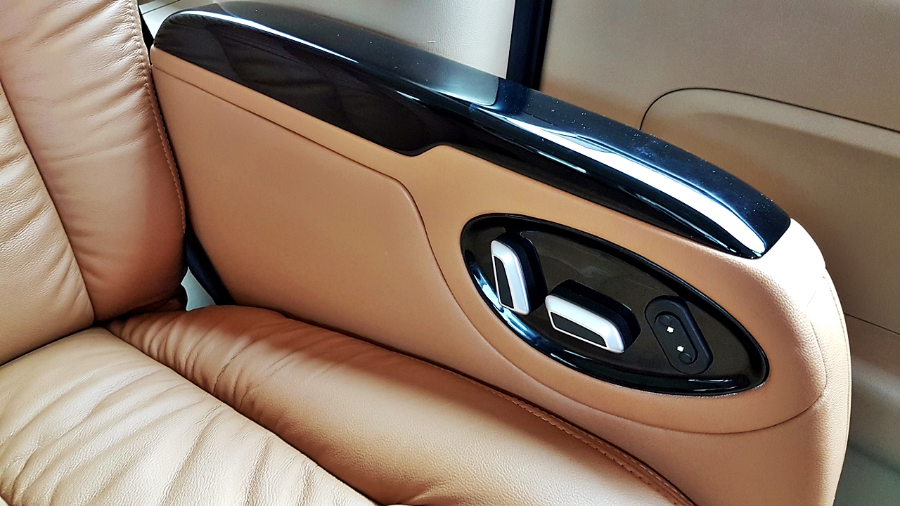 HYUNDAI H-1 DELUXE รถคุณเอกชัยศรีวิชัย [ เบาะ + คอนโซลสูง + เครื่องเสียง + ชุดแต่ง ] - ฮบ7971