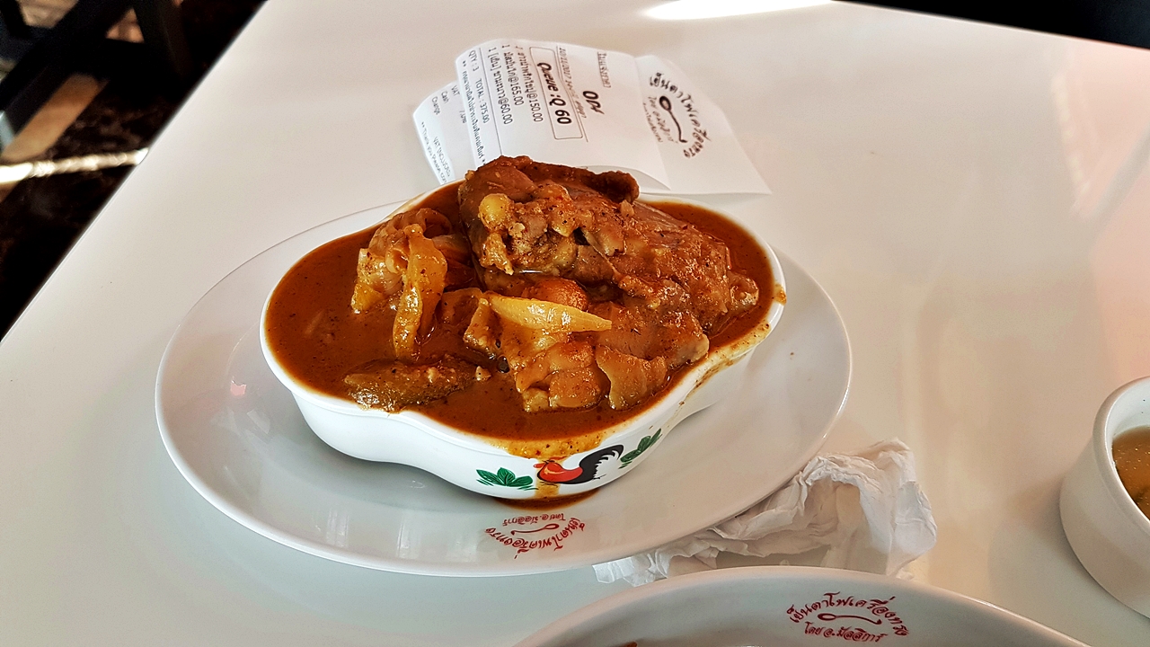 HYUNDAI H-1 DELUXE รถคุณเดี่ยว สุริยน [ เบาะ + คอนโซล +ไฟ oem หน้าหลัง led + จอเพดาน + ชุดแต่ง ] - ฮม1982