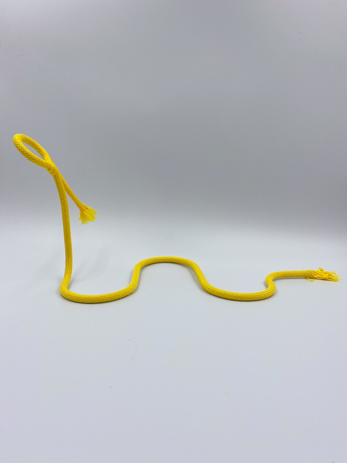 เชือกเสียบไวน์โชว์ สีเหลือง เชือกแขวนไวน์ ของขวัญตกแต่ง Knight Black Horse Winery