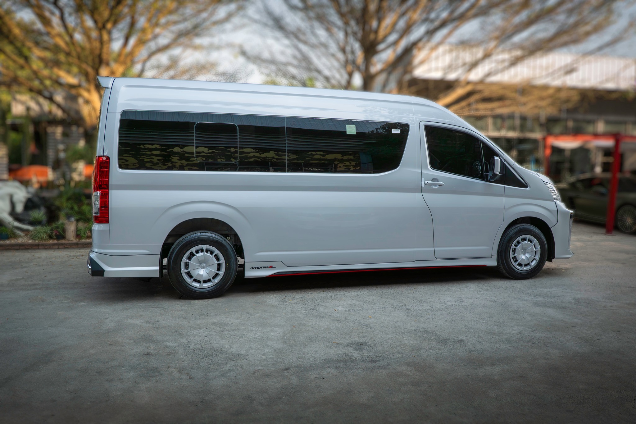 ชุดแต่งรอบคัน LUMGA : COMMUTER 2019-2024