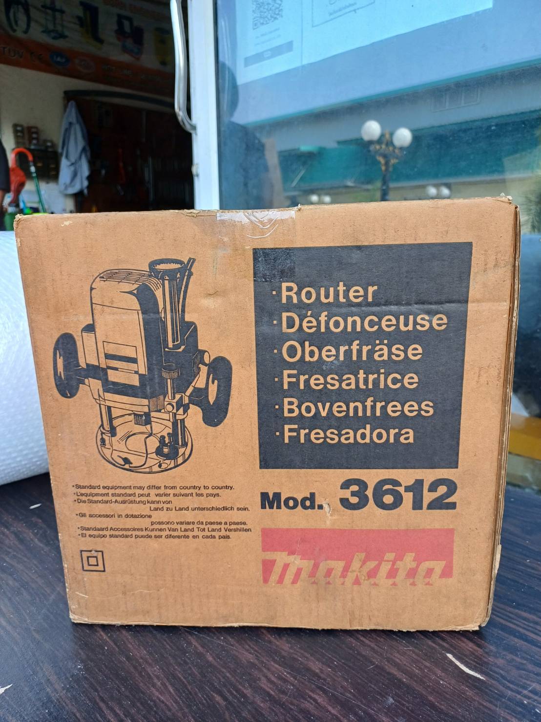 MAKITA เร้าเตอร์ไฟฟ้า / เครื่องเซาะร่องไม้ 1/2" รุ่น 3612 ELECTRIC ROUTER