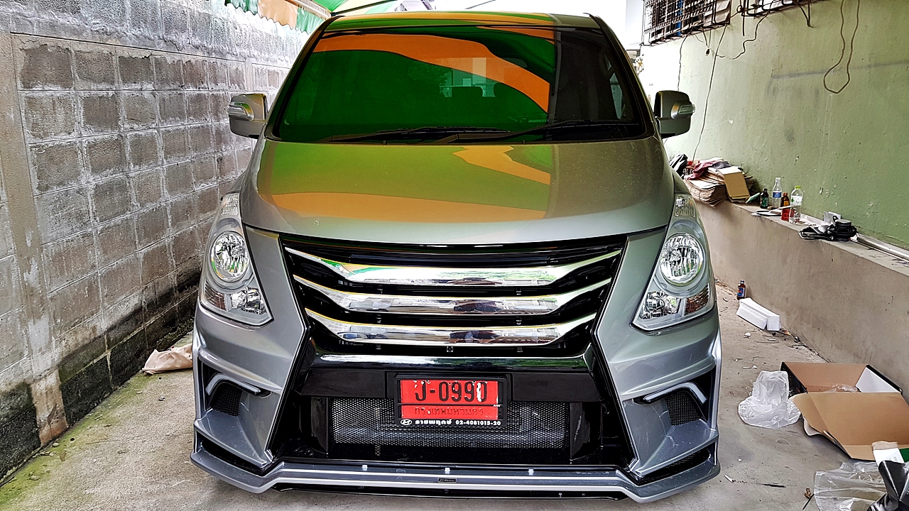 HYUNDAI H-1 TOURING 2016 [ เครื่องเสียง Pioneer + เบาะ + ชุดแต่งรอบคัน + push start + สปอยเลอร์ + ประตูไฟฟ้า ] {ง0990}