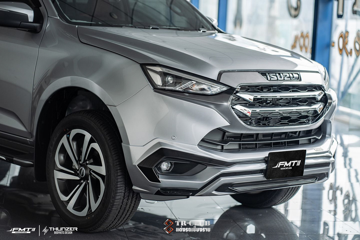 ชุดแต่งสเกิร์ตรอบคัน THUNZER สำหรับ Mu-X 2021