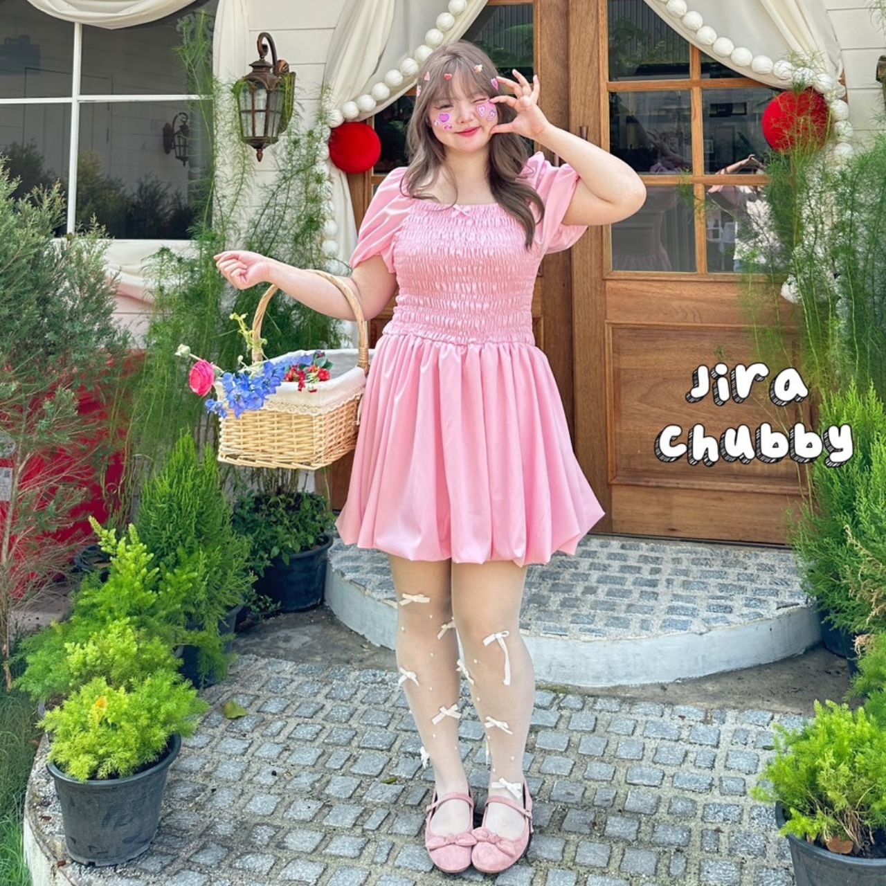 J097 เดรสสาวอวบ กระโปรงทรงบอลลูน อกได้ถึง 48นิ้ว หน้าผ้า50นิ้ว ขาว ชมพูนม อก 48-48