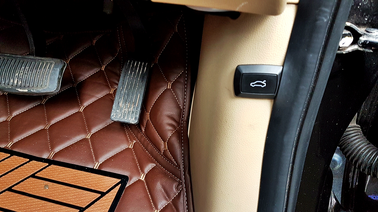 HYUNDAI H-1 DELUXE รถคุณดุล คันที่ 2 [ เบาะ + คอนโซล + ช่วงล่าง + แดมป์ + กุหลังคา + พรม + ล้อ + ประตูท้ายไฟฟ้า ] - นข 1515