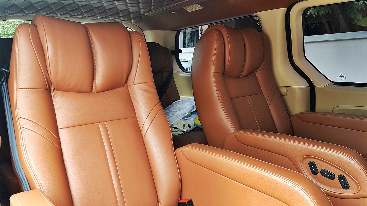 HYUNDAI H-1 DELUXE รถคุณดุล คันที่ 2 [ เบาะ + คอนโซล + ช่วงล่าง + แดมป์ + กุหลังคา + พรม + ล้อ + ประตูท้ายไฟฟ้า ] - นข 1515